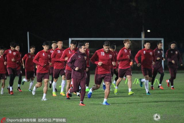 对俱乐部来说情况并不紧急，但在接下来数月内给阿劳霍一份加薪的续约合同也是首要任务之一。